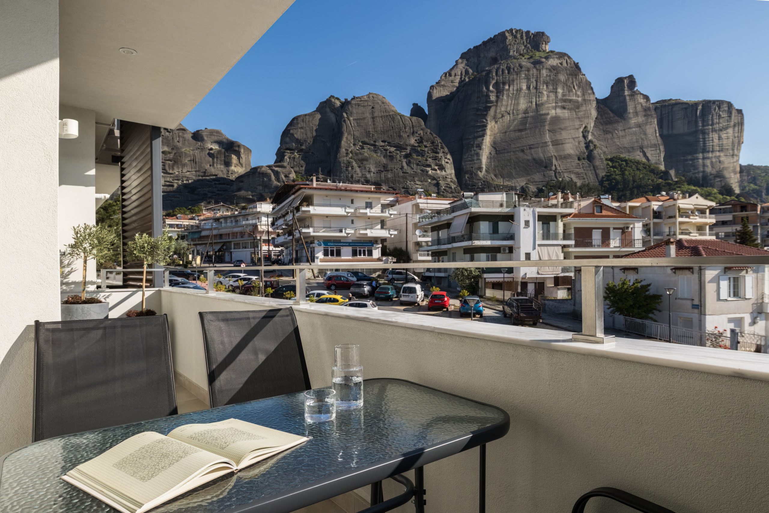 Meteoron Luxury Suites