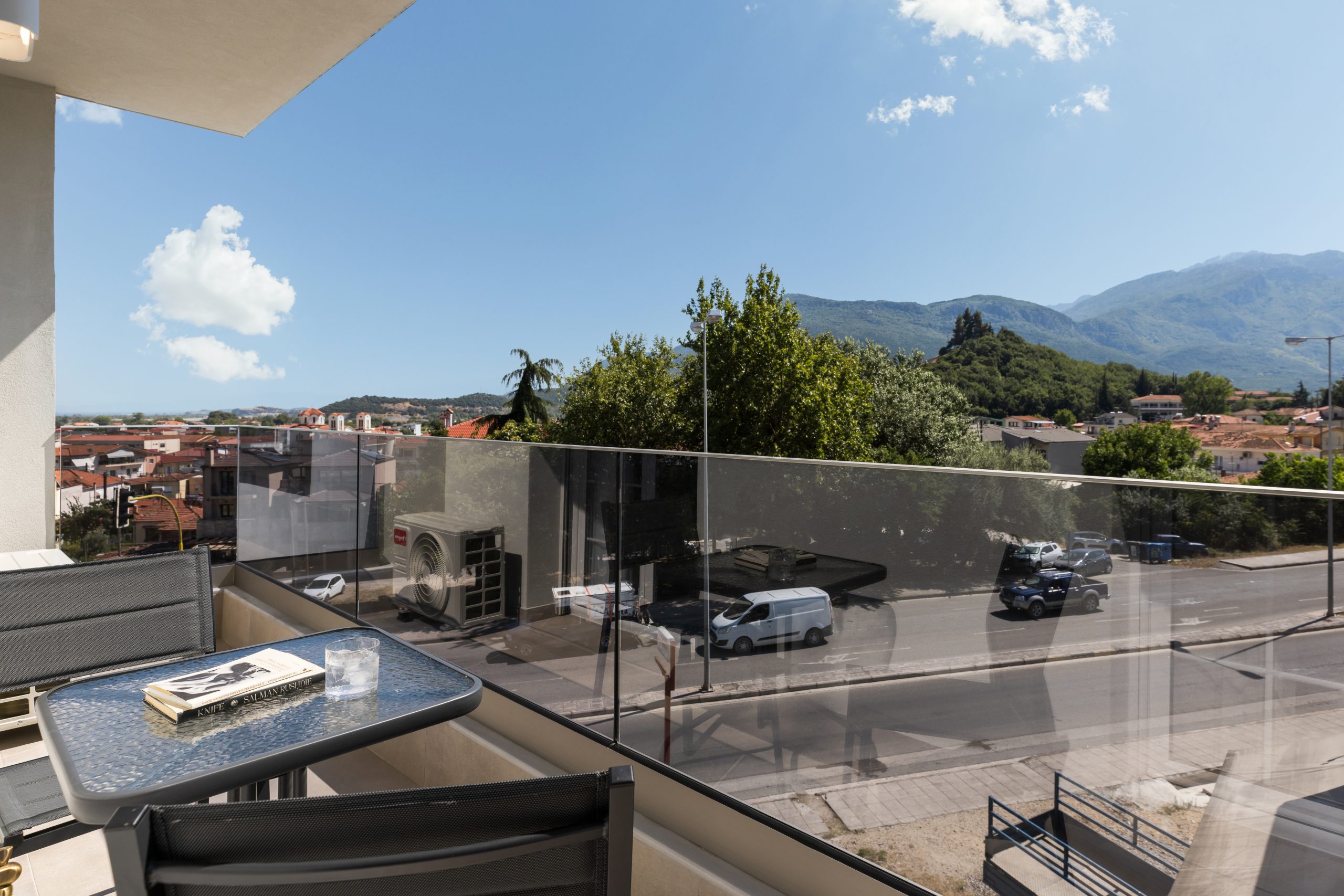 Meteoron Luxury Suites