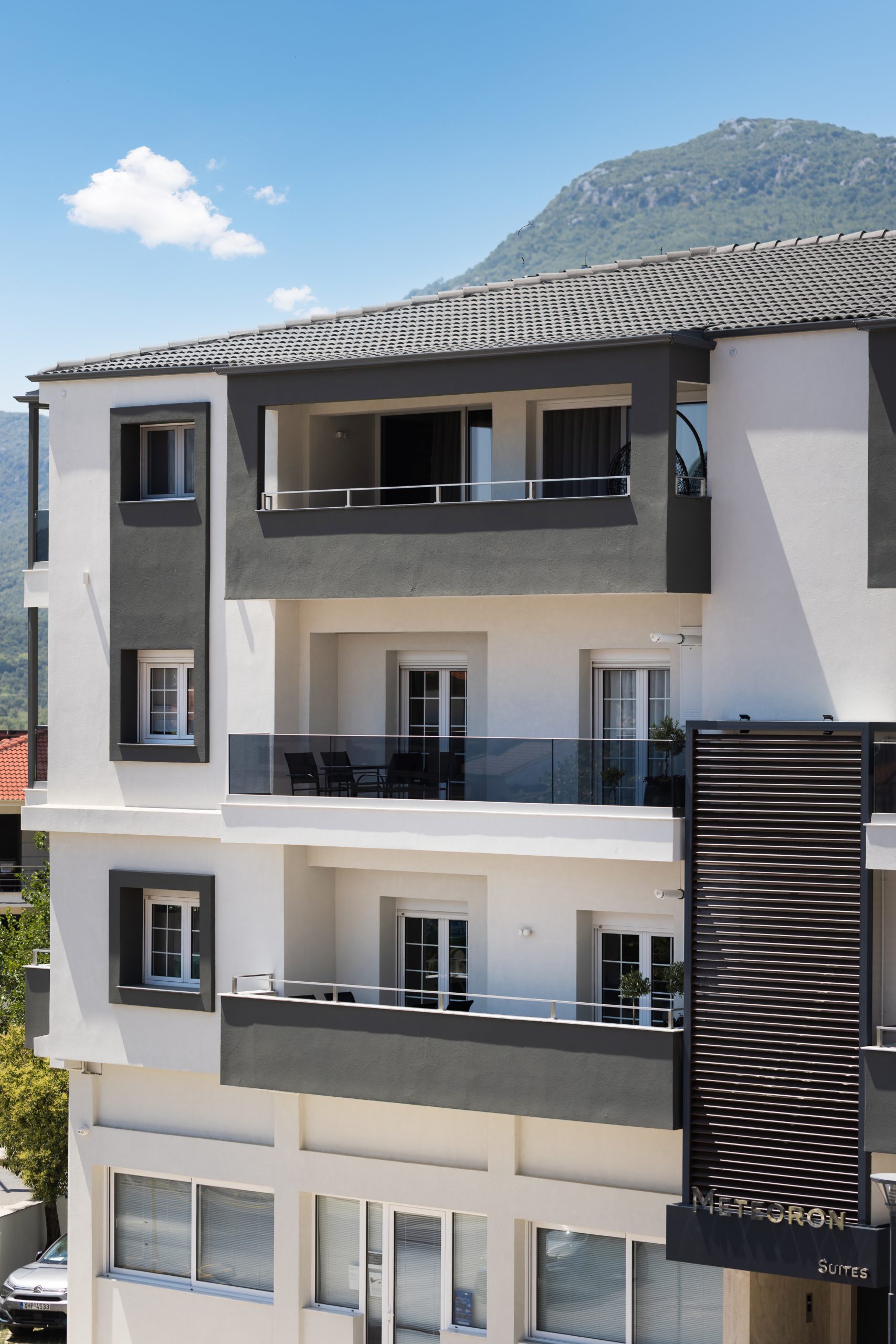 Meteoron Luxury Suites